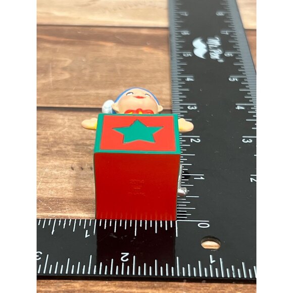 HALLMARK ORNAMENT LPR3376 A SPRINGY SURPRISE JACK IN BOX ELF BY JULIE FORSYTH - Picture 9 of 10